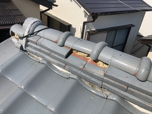ズレた瓦屋根